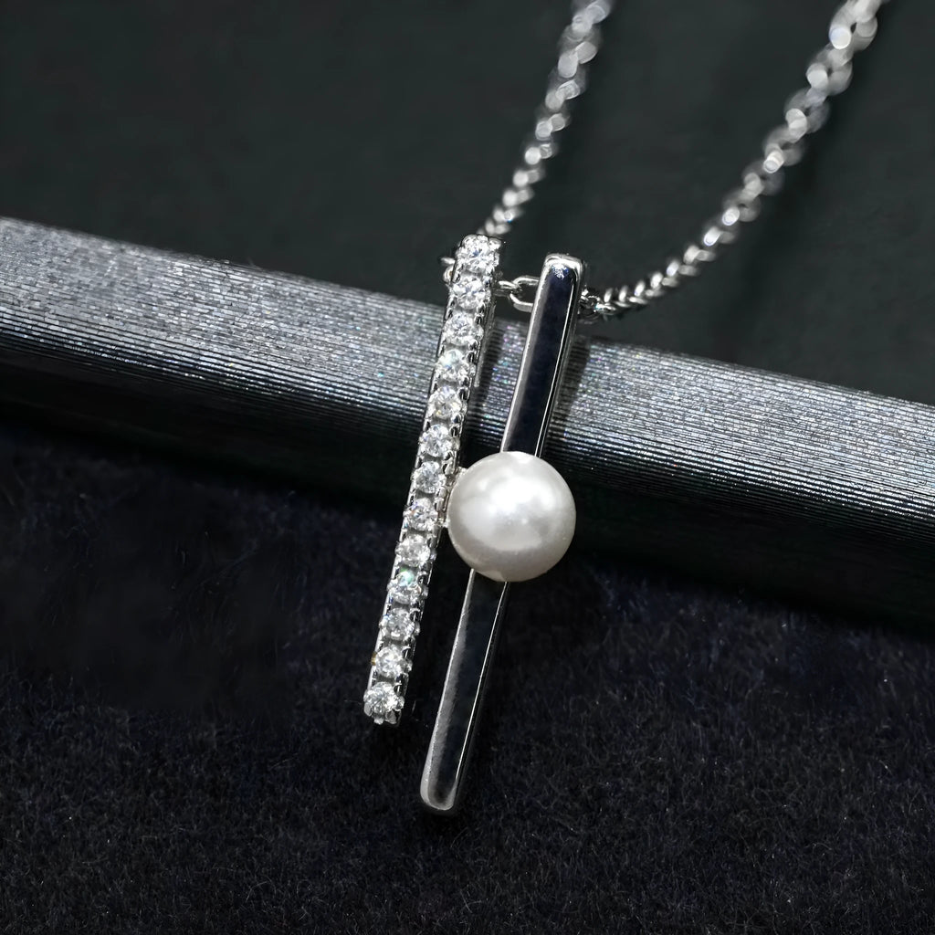 Silver pendant necklace for women with vertical pattern beads in white gold colour