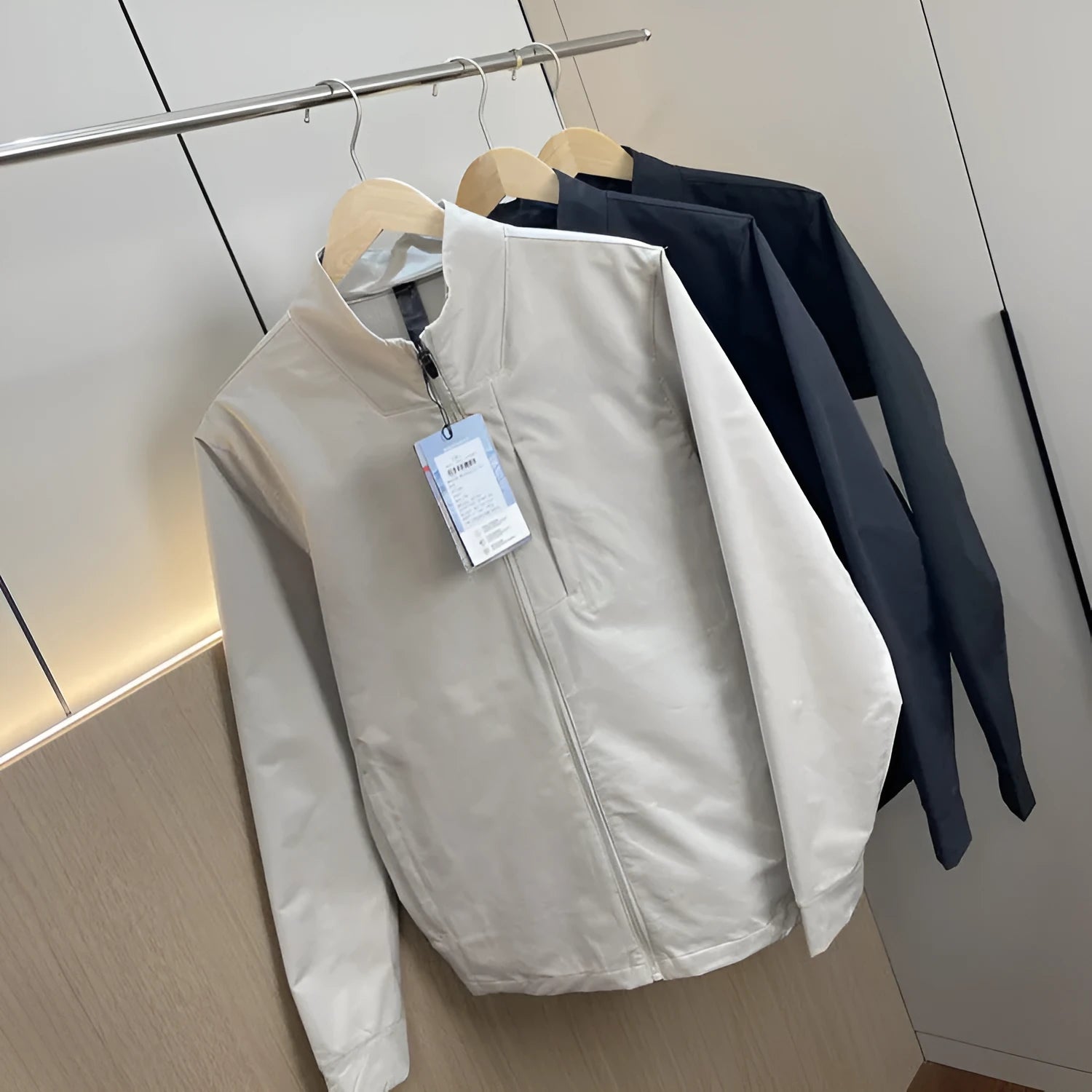 Men's stand collar polyester jacket in straight hem design with long sleeves