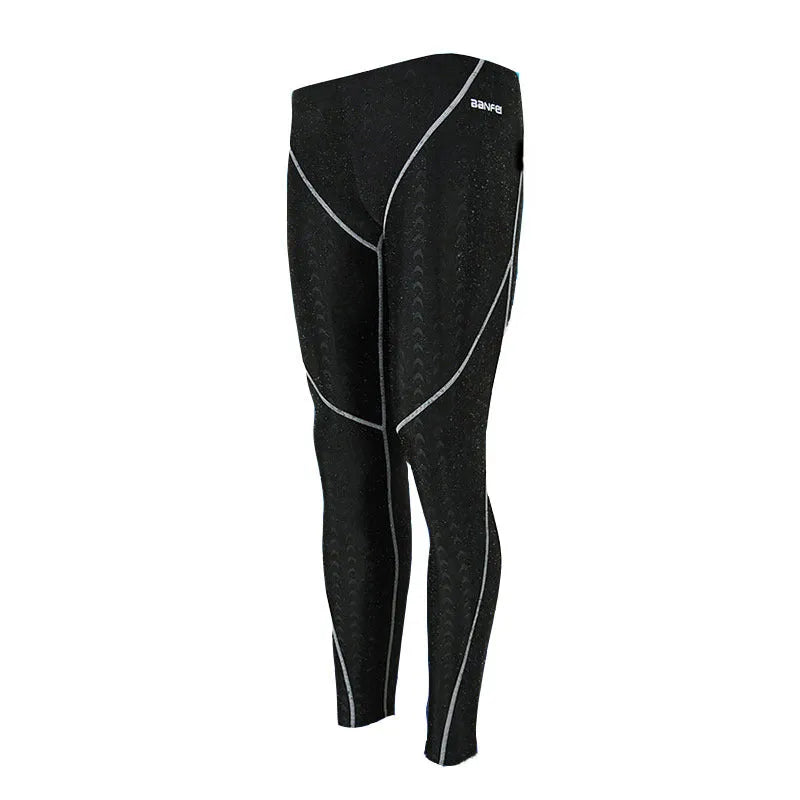 Men's nylon cropped swimming trunks in briefs style with sun-proof fabric