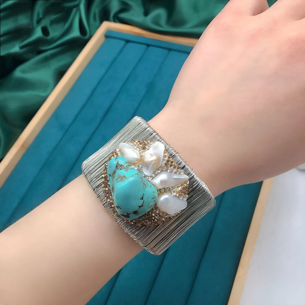 Silver coloured women's bracelet with pearl material and diamond inlay in original baroque design