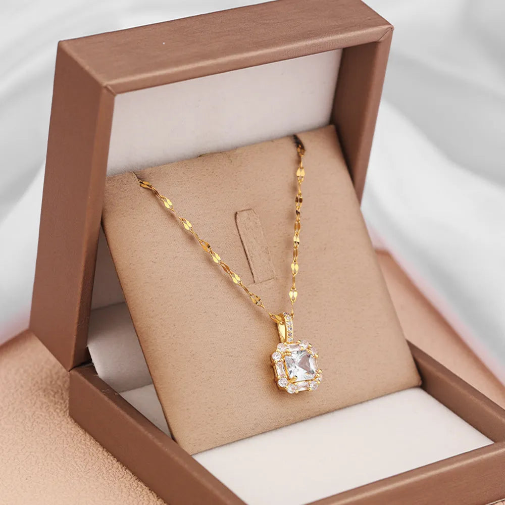 Women's gold geometric clavicle chain with quadrilateral pendant and gemstone inlay on water wave chain