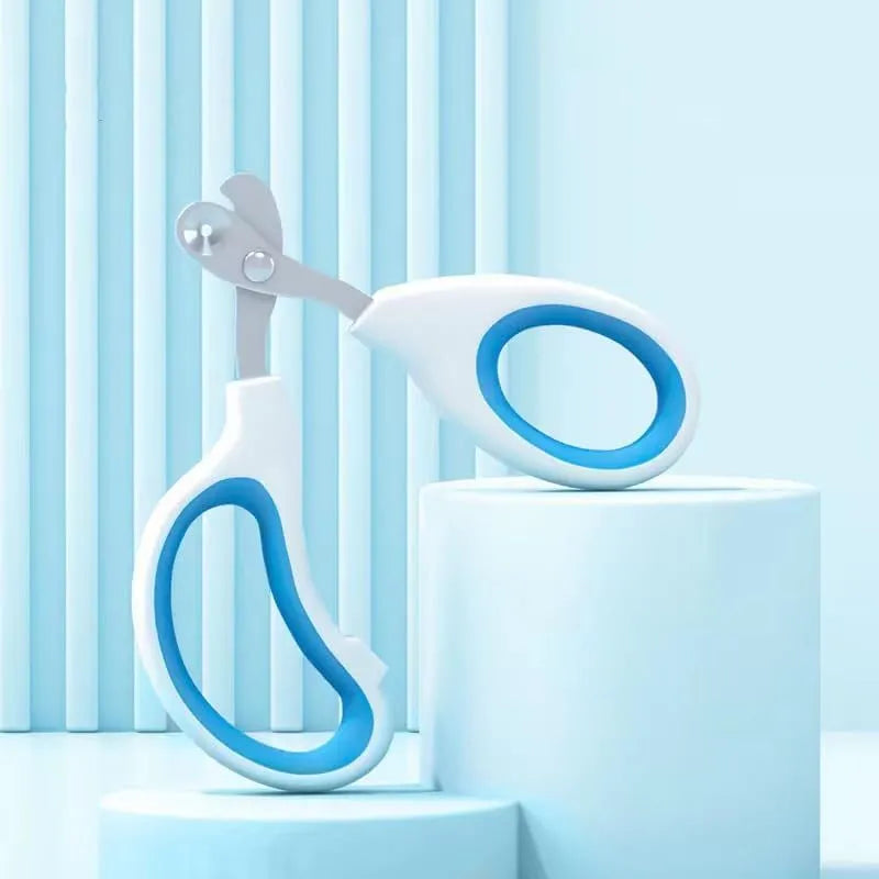 Blue handled pet nail clippers showing circular cut hole with 2mm fixed aperture and stainless steel blade.
