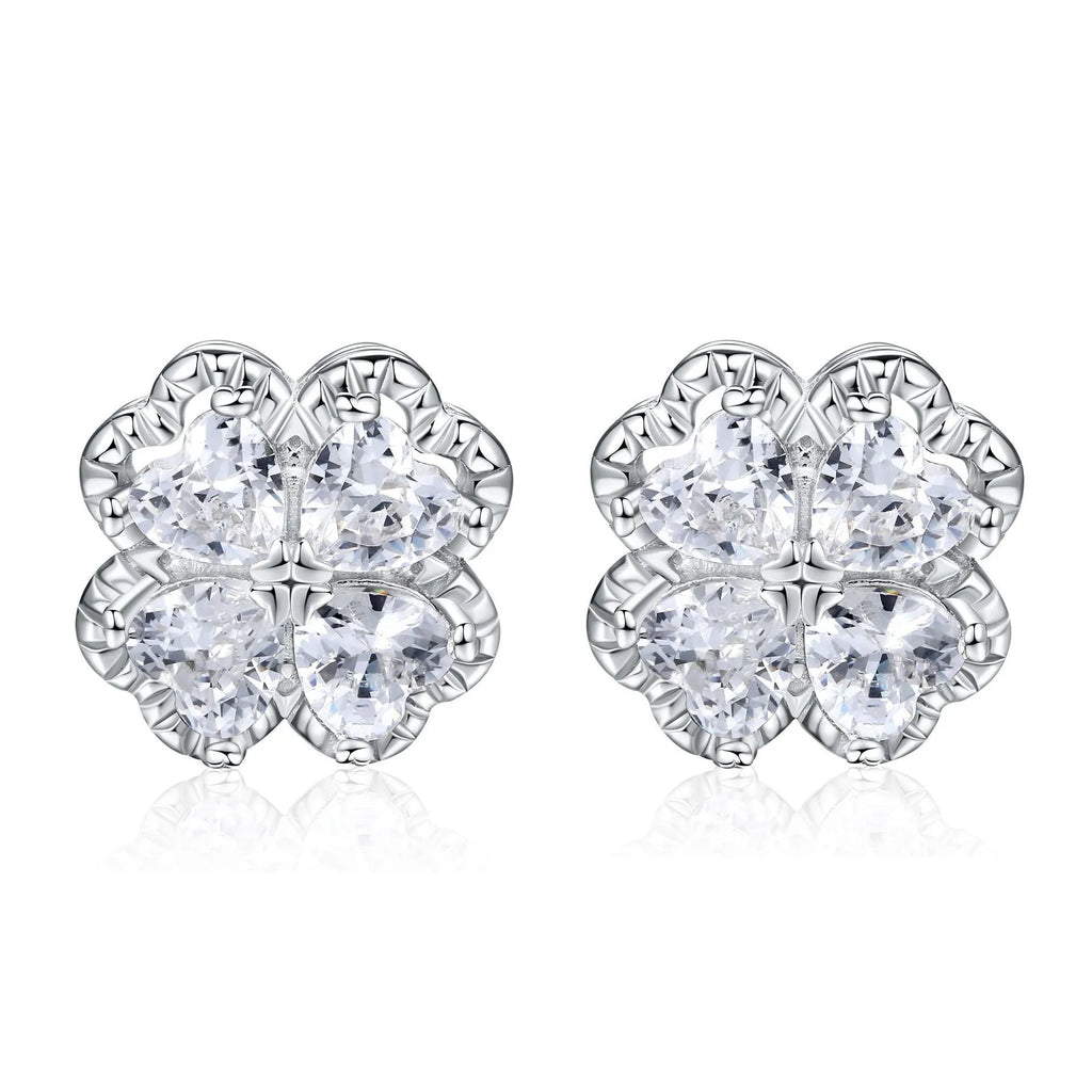 Close-up of women's white gold coloured heart shaped earrings with a four-leaf clover design, made from 925 silver and inlaid zircon stones.
