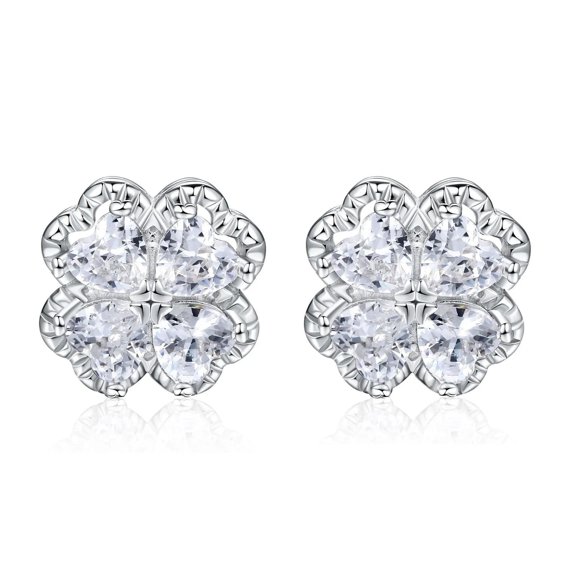 Close-up of women's white gold coloured heart shaped earrings with a four-leaf clover design, made from 925 silver and inlaid zircon stones.
