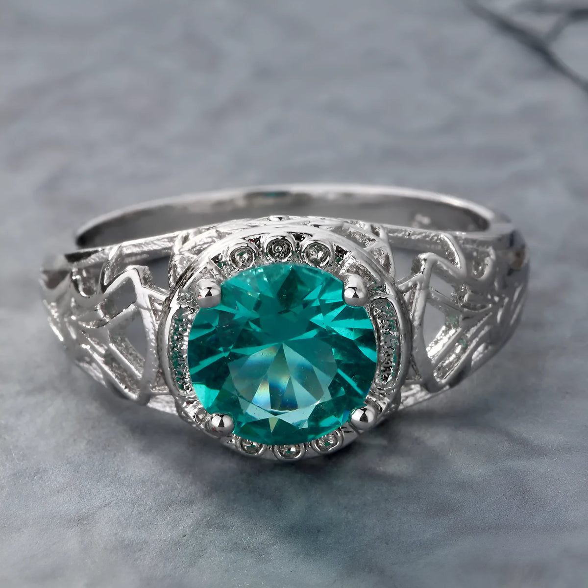 Silver-tone copper ring with inlaid zircon stone, unisex neutral band, sizes 6 to 10.