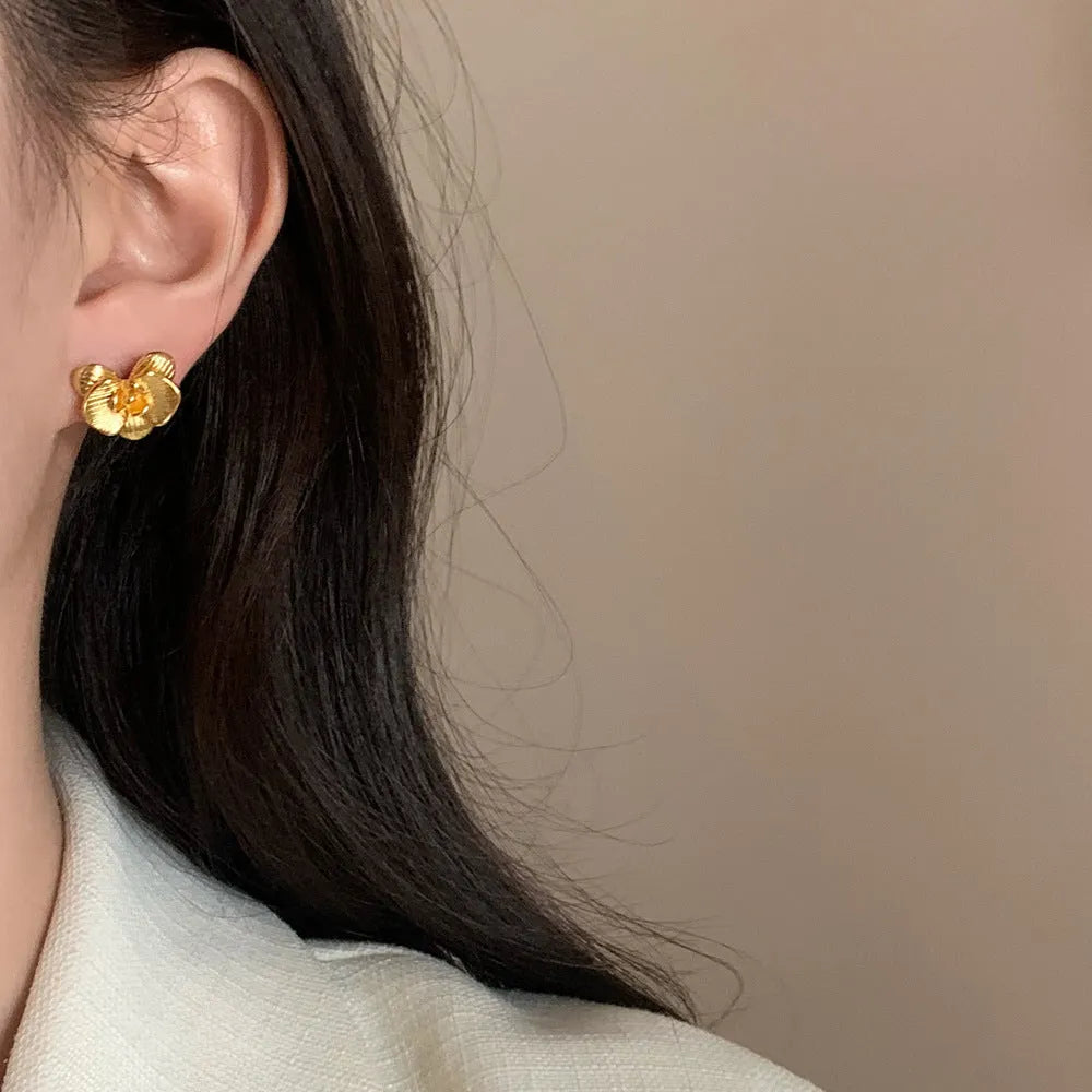 Copper retro flower earrings for women in gold or silver electroplated colour with petal design