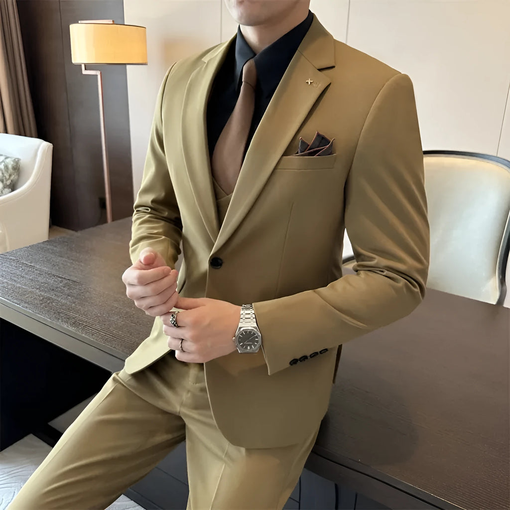 Men's slim fit business suit in dark green, made from a chemical fibre blend fabric.