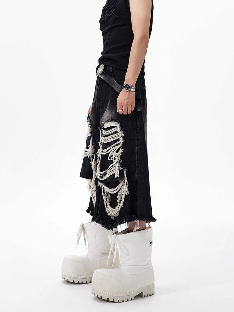 Black women's cropped wide-leg jeans with a mid-high waist and relaxed fit.