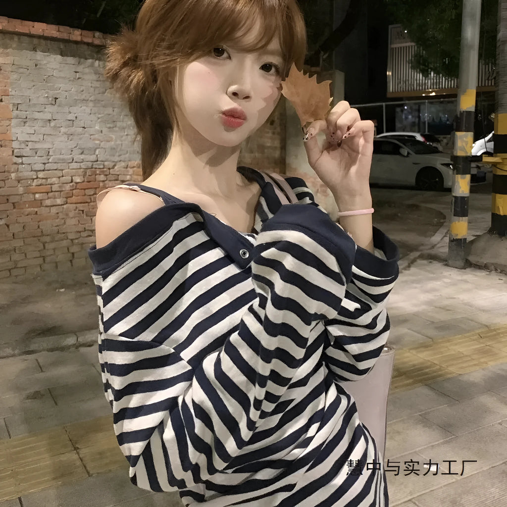 Dark blue Korean-style women's oversized long-sleeved t-shirt with striped patterns and embroidery