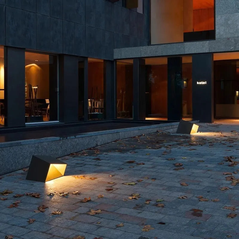 Black solar powered LED spotlight outdoor IP65 waterproof stainless steel geometric art garden lamp 30x22cm