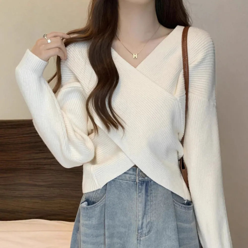 Lazy short sweater design blouse in loose fit, long sleeves, available in five colours including black and white, size S to L