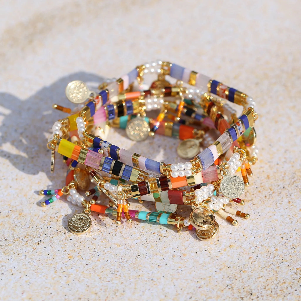 Women's handcrafted bracelet with imitation pearl and glass coloured beads in European and American style