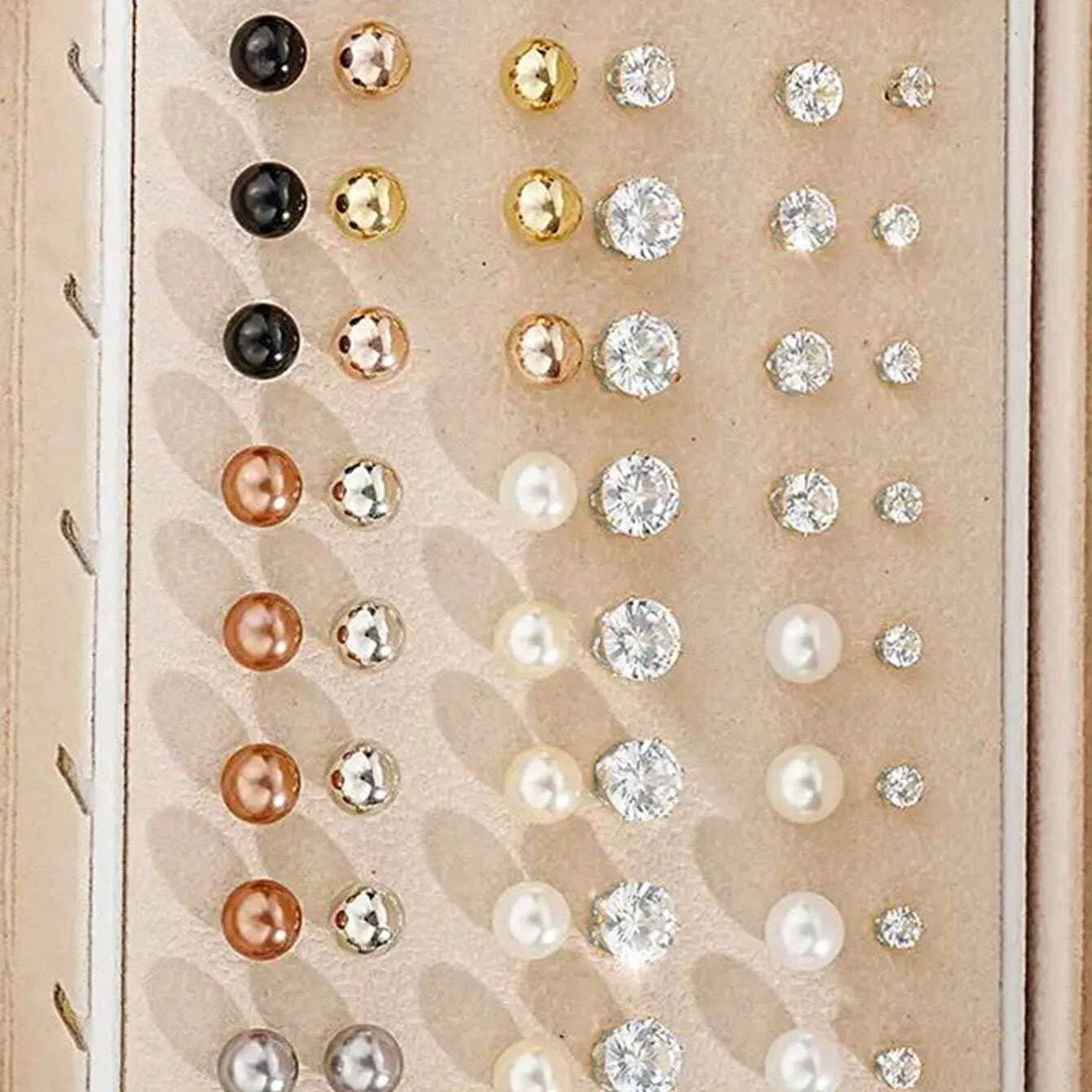 108 geometric alloy pearl earrings with round elements in gold and yellow electroplated finishes