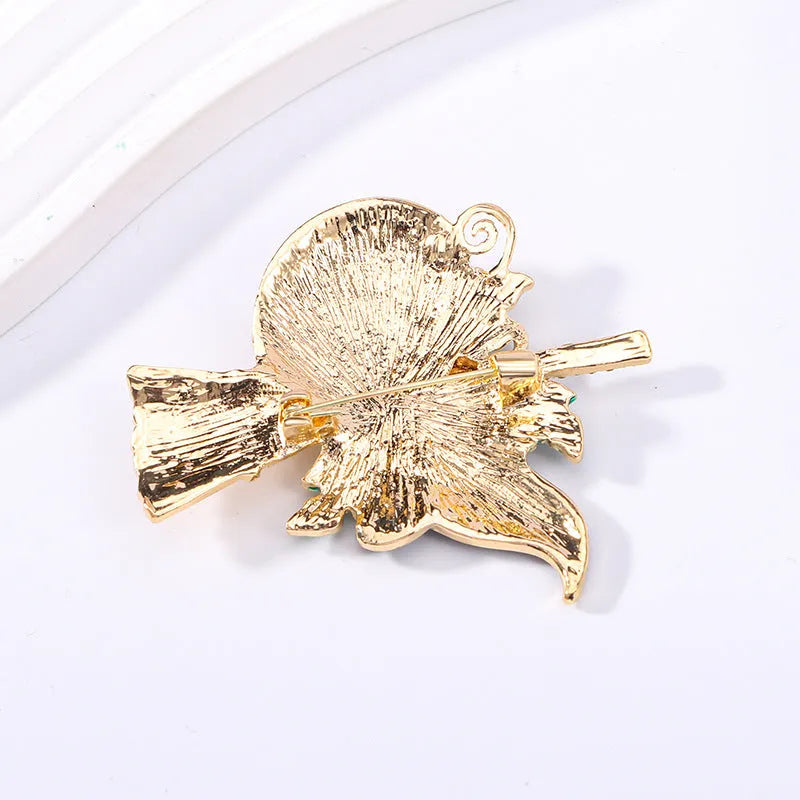 Halloween Pumpkin Witch Brooch in retro style with zinc alloy body, pumpkin and skull elements, unisex decoration pin.