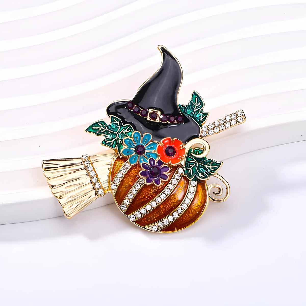 Halloween Pumpkin Witch Brooch in retro style with zinc alloy body, pumpkin and skull elements, unisex decoration pin.