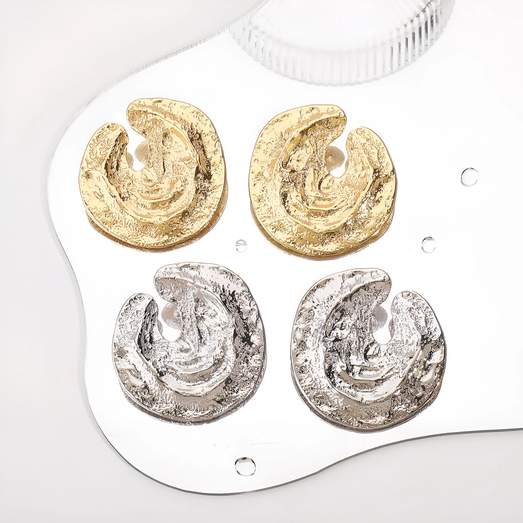 Exaggerated geometric women's earrings with pleated texture in gold colour