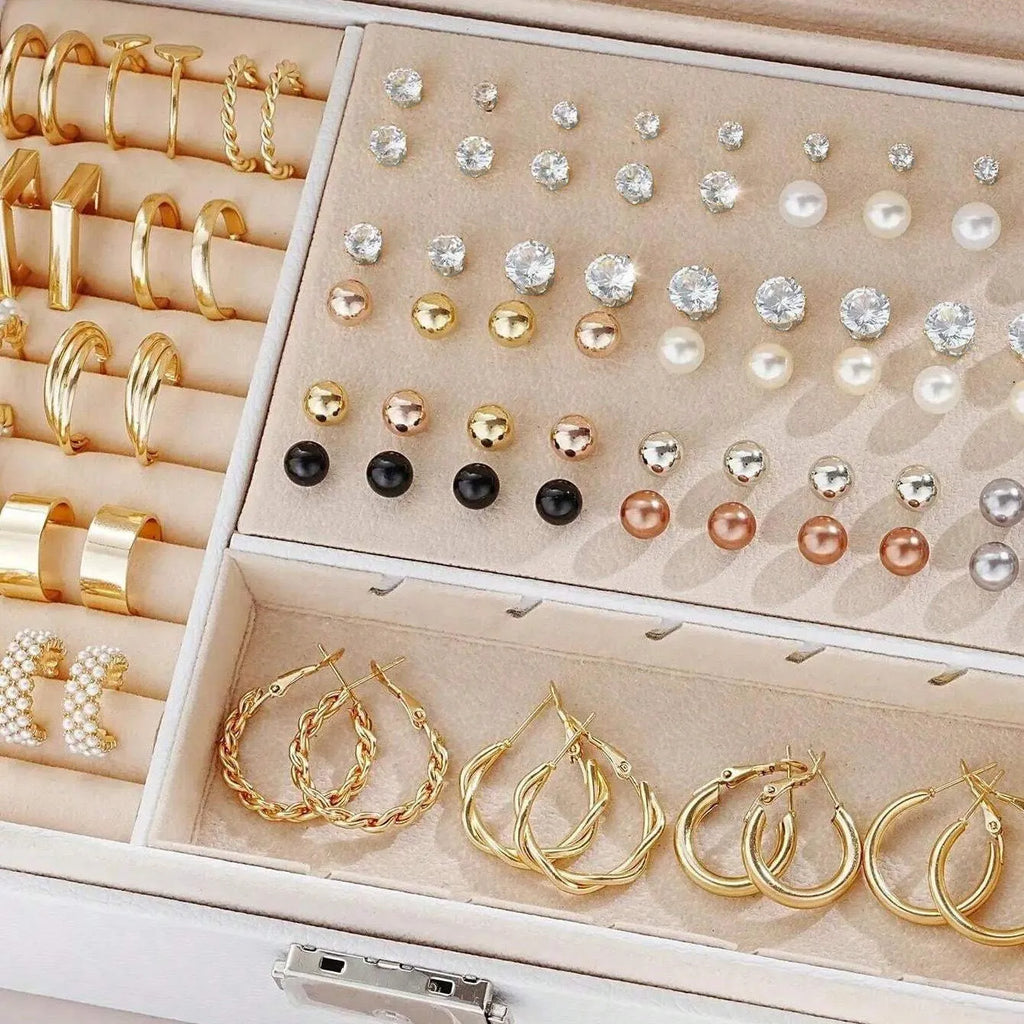 108 geometric alloy pearl earrings with round elements in gold and yellow electroplated finishes