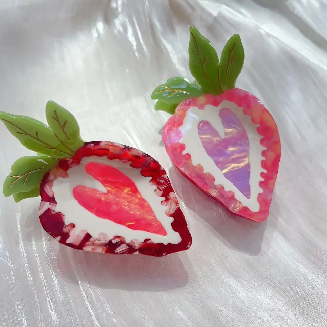 Manual craft strawberry hairpin for girls in pastoral style, available in pink and red colours.