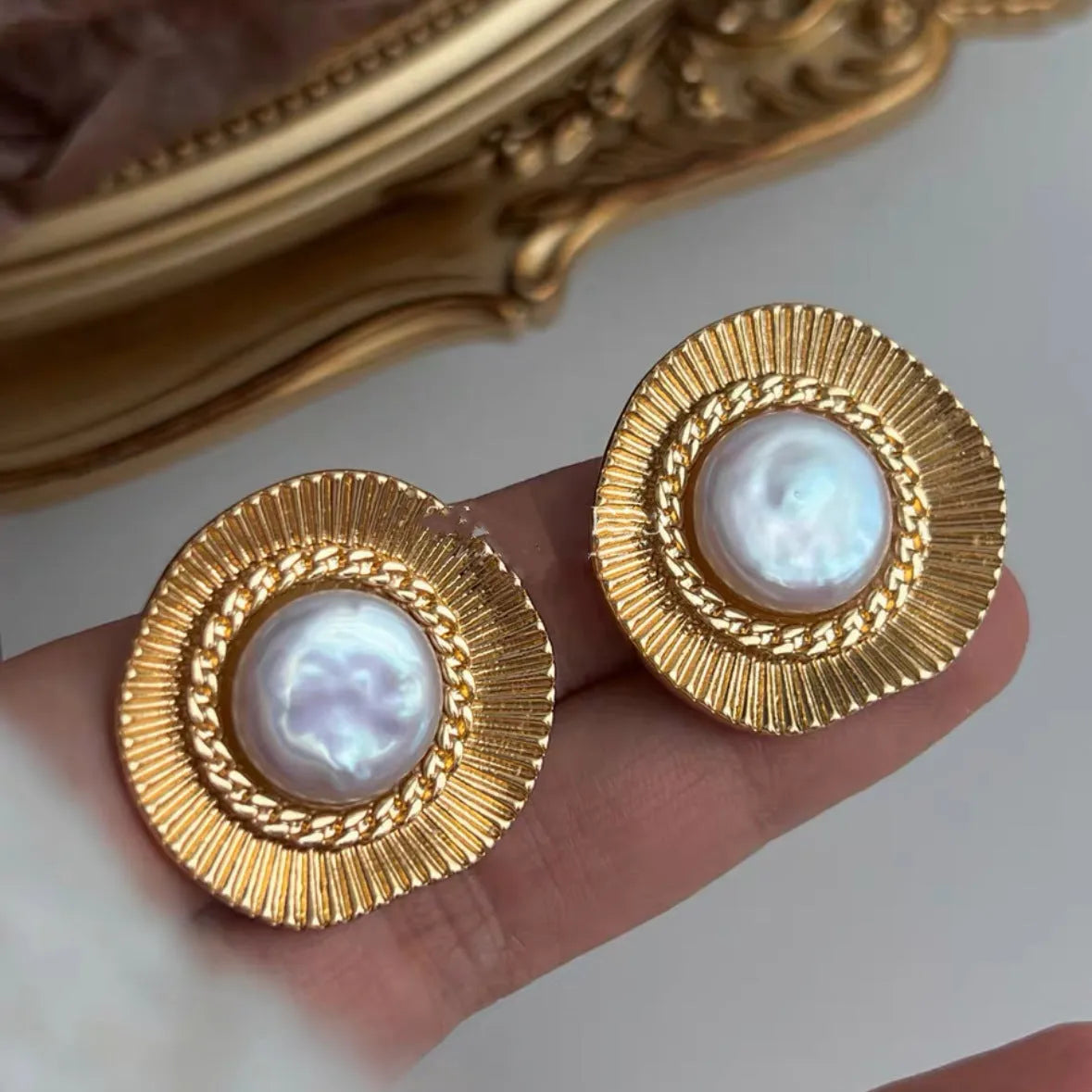 Round gold electroplated retro earrings for women with French-inspired geometric design