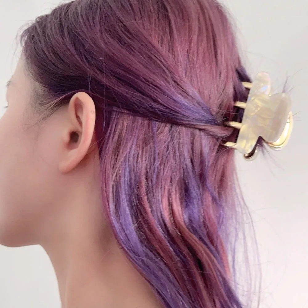 Retro acetate hair barrettes with metal alloy grip in creamy white colour
