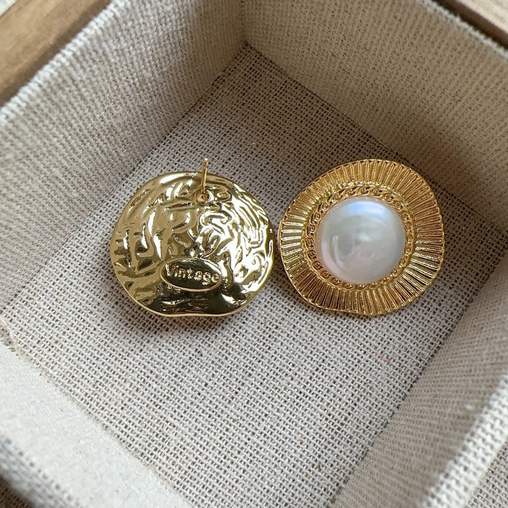Round gold electroplated retro earrings for women with French-inspired geometric design