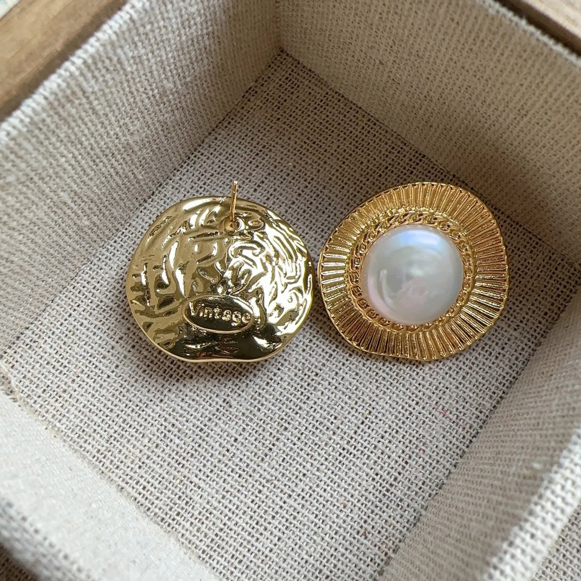 Round gold electroplated retro earrings for women with French-inspired geometric design
