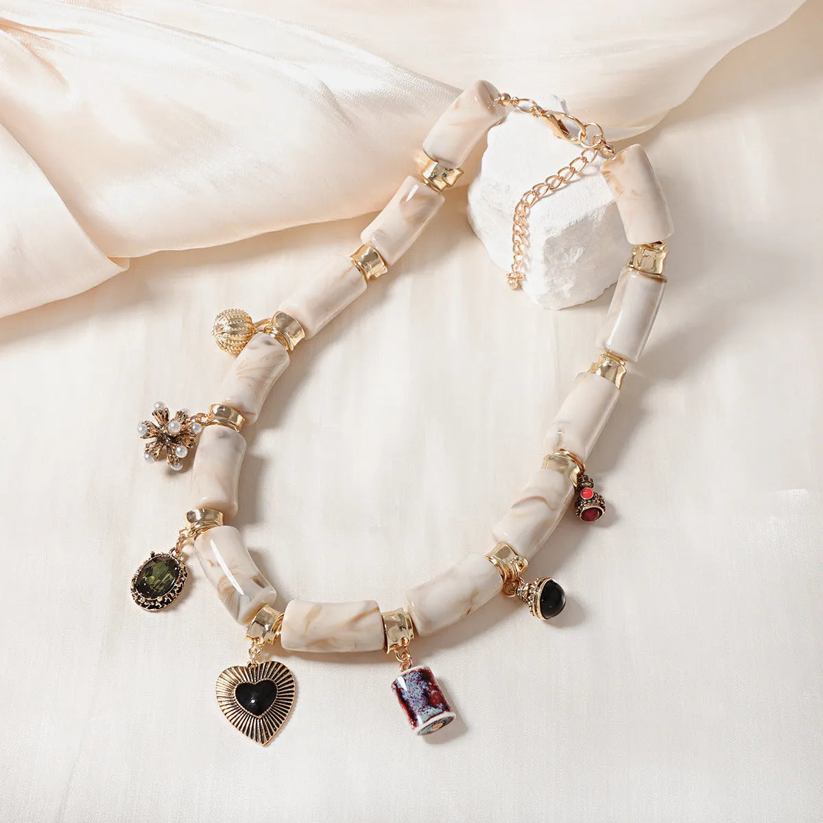 Green bamboo leaf heart-shaped resin pendant necklace with gold tone electroplated chain