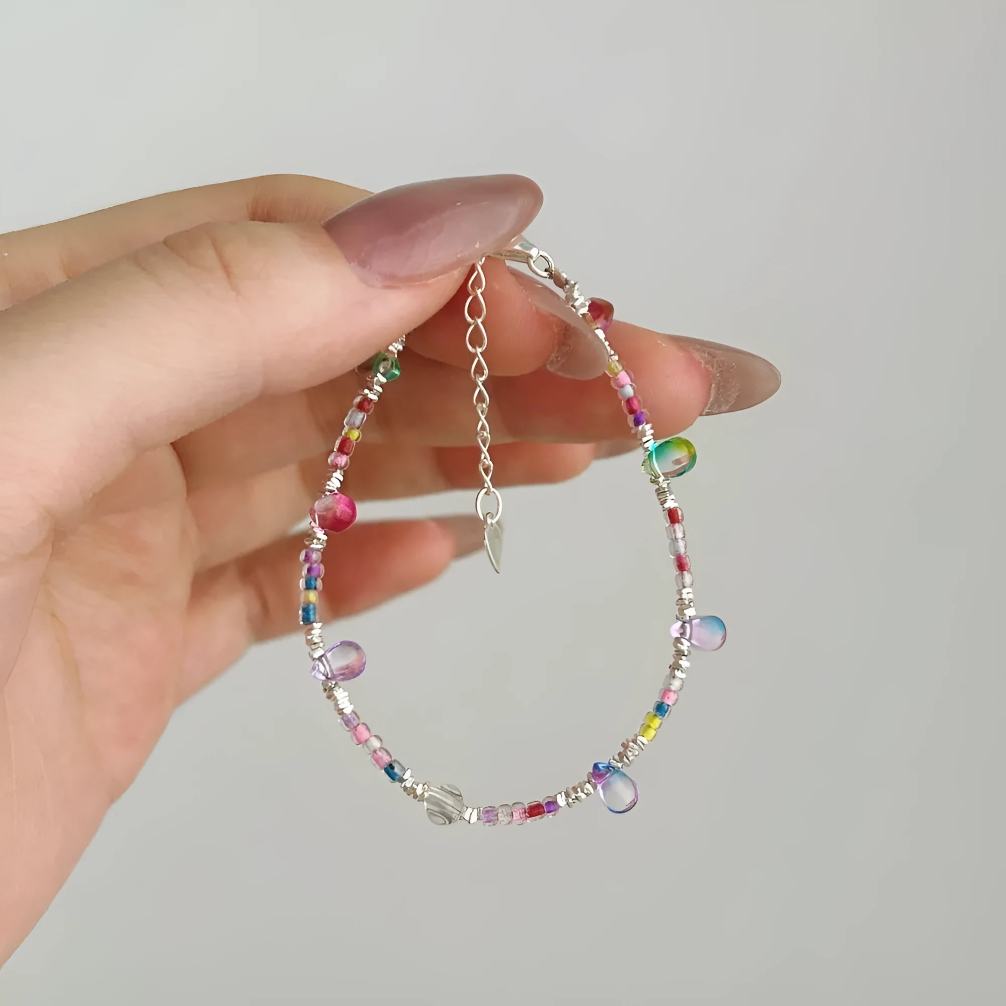 S925 sterling silver bracelet for women with bulb colour finish and geometric round element design in silver