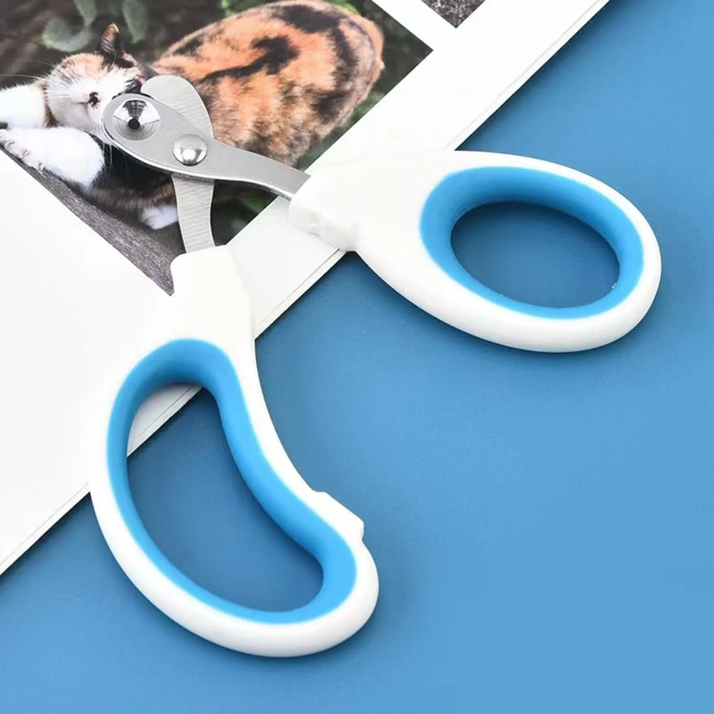 Blue handled pet nail clippers showing circular cut hole with 2mm fixed aperture and stainless steel blade.