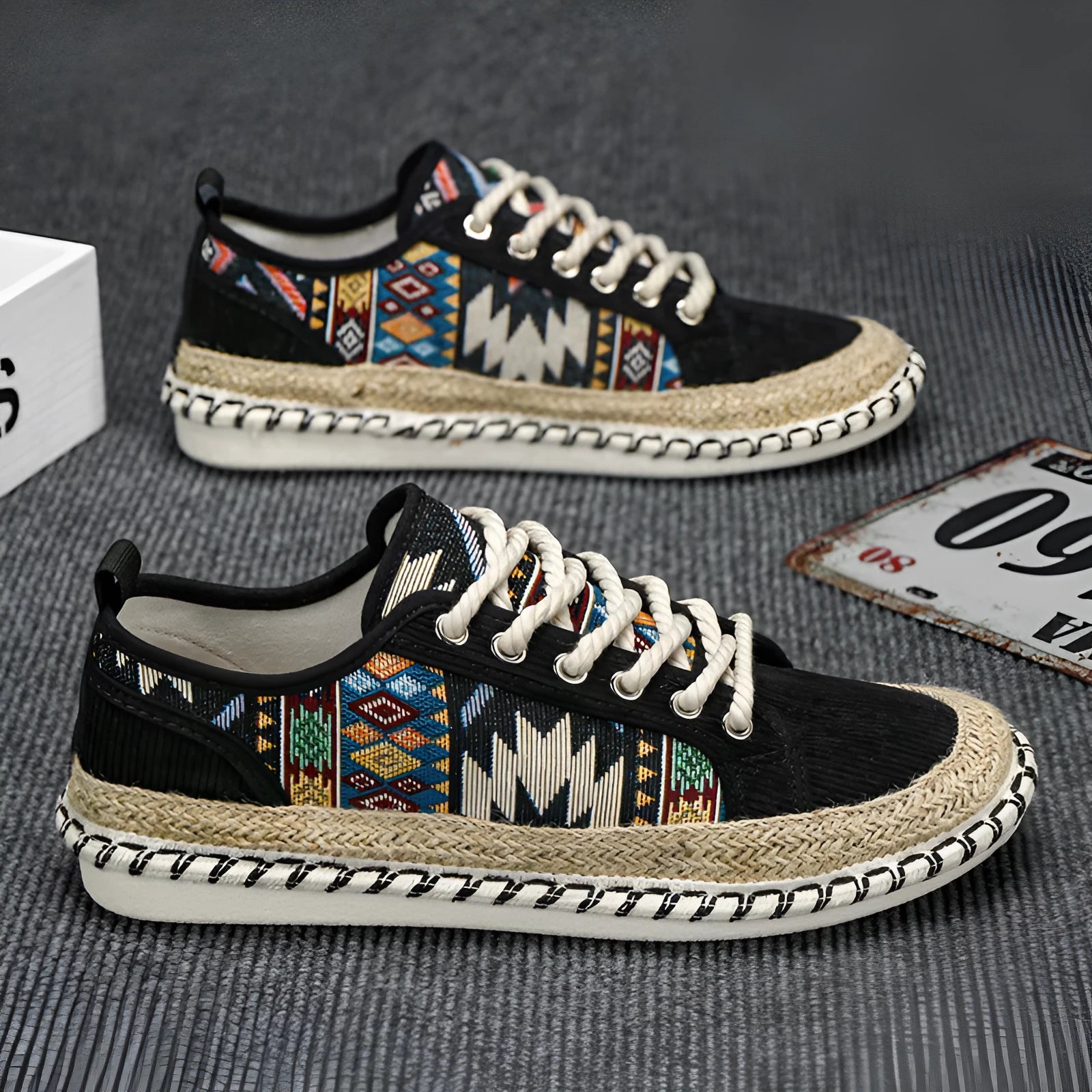 Men's casual summer shoes in breathable cloth fabric with round toe design