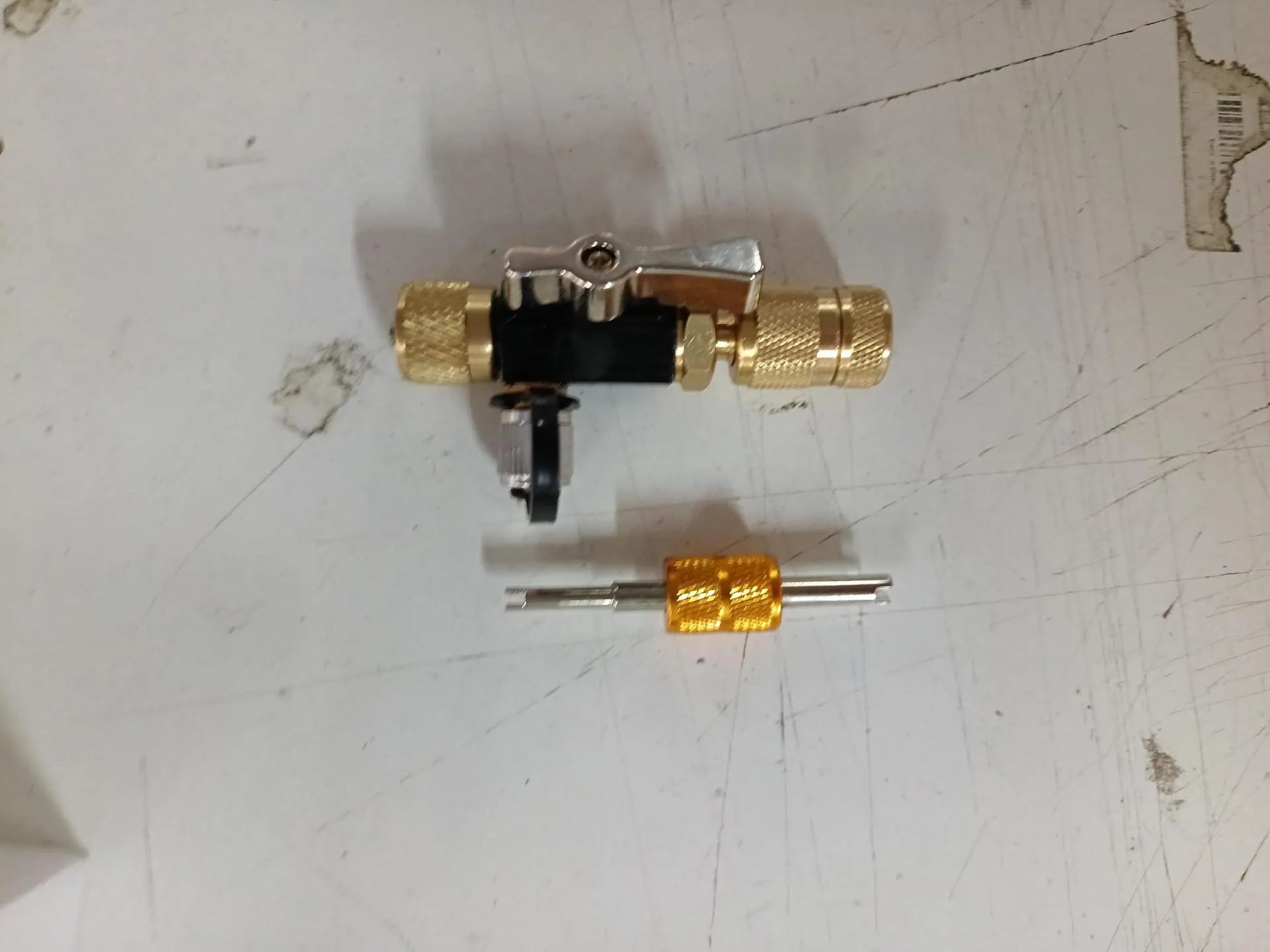 Vacuum valve core disassembly tool set with metal valve remover and valve core wrench