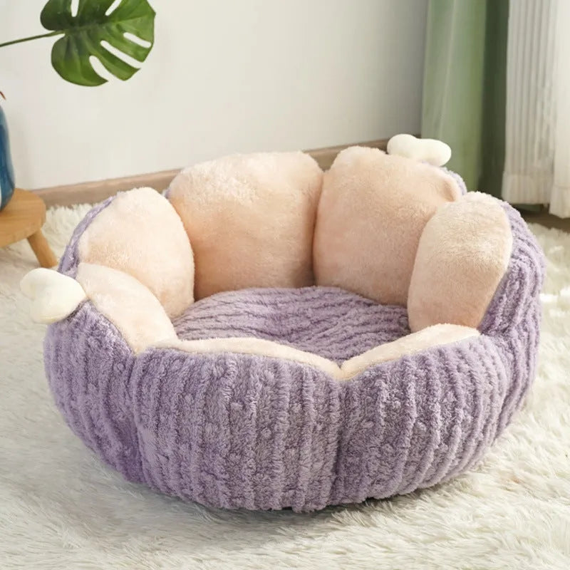 Green cactus-shaped fabric cat litter kennel pet bed with enclosed design for indoor use