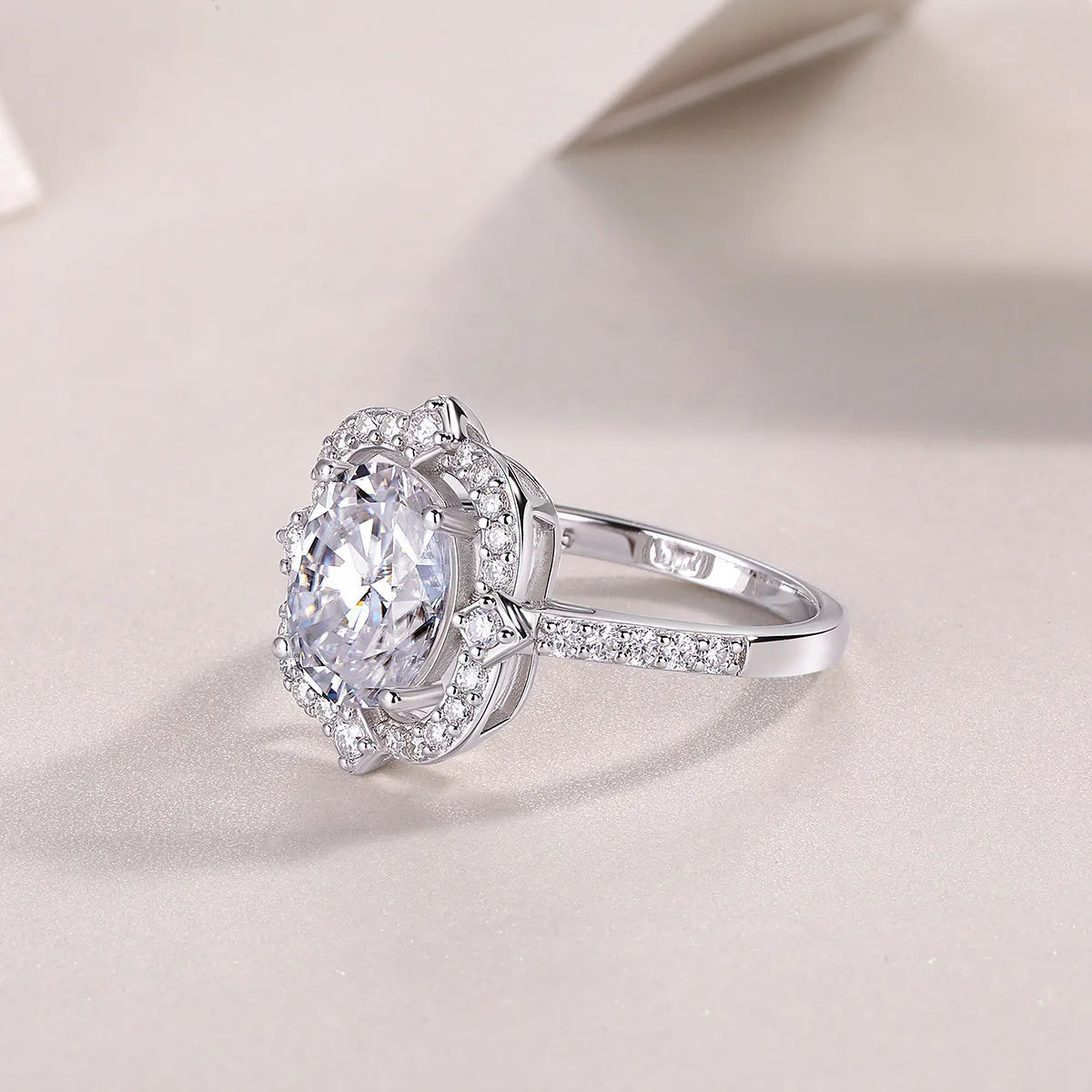 Camellia moissanite wedding ring set with egg-shaped 8x10mm stone, platinum-plated S925 silver band, gift box packaging