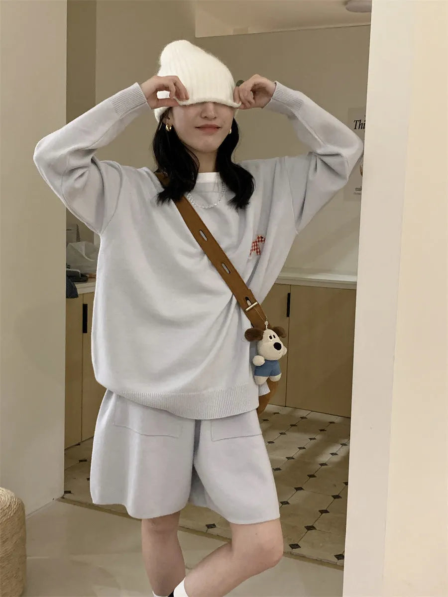 Women's casual knitted sweater and shorts suit with animal embroidery pattern in imitation cashmere fabric
