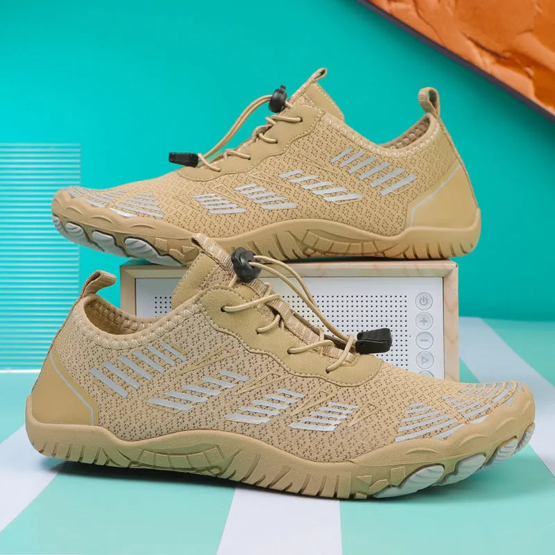 Low-top mesh climbing and fitness shoes with non-slip rubber sole in black and gray colour option