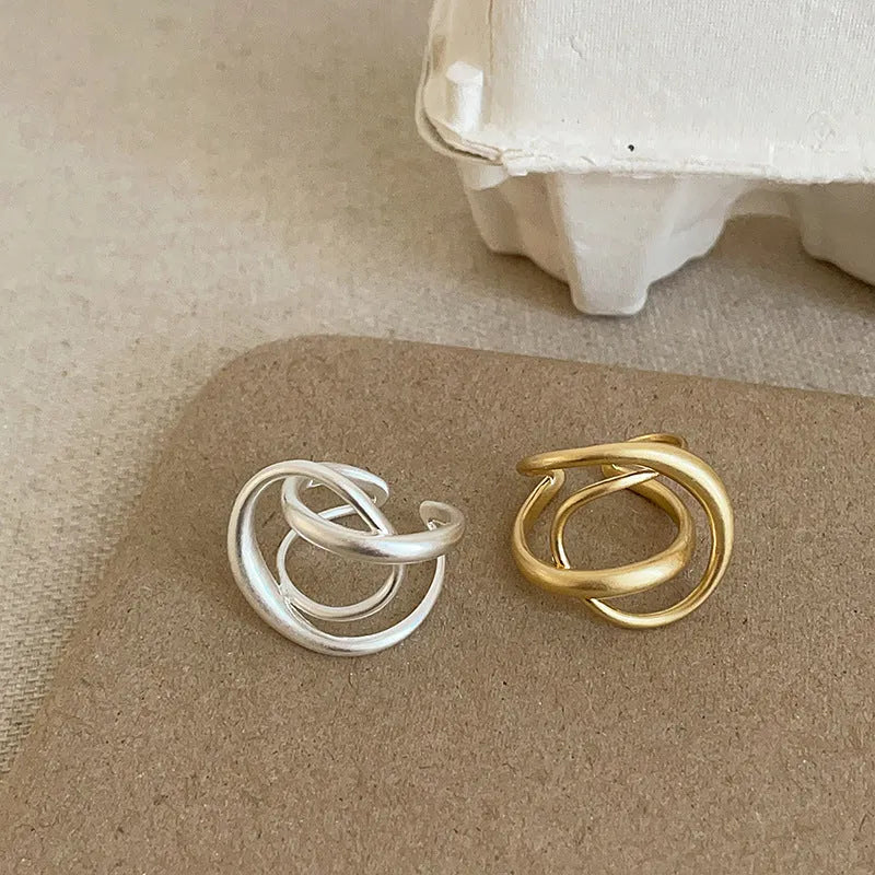 Geometric three-dimensional interlaced matte metal open ring for women in gold or silver finish