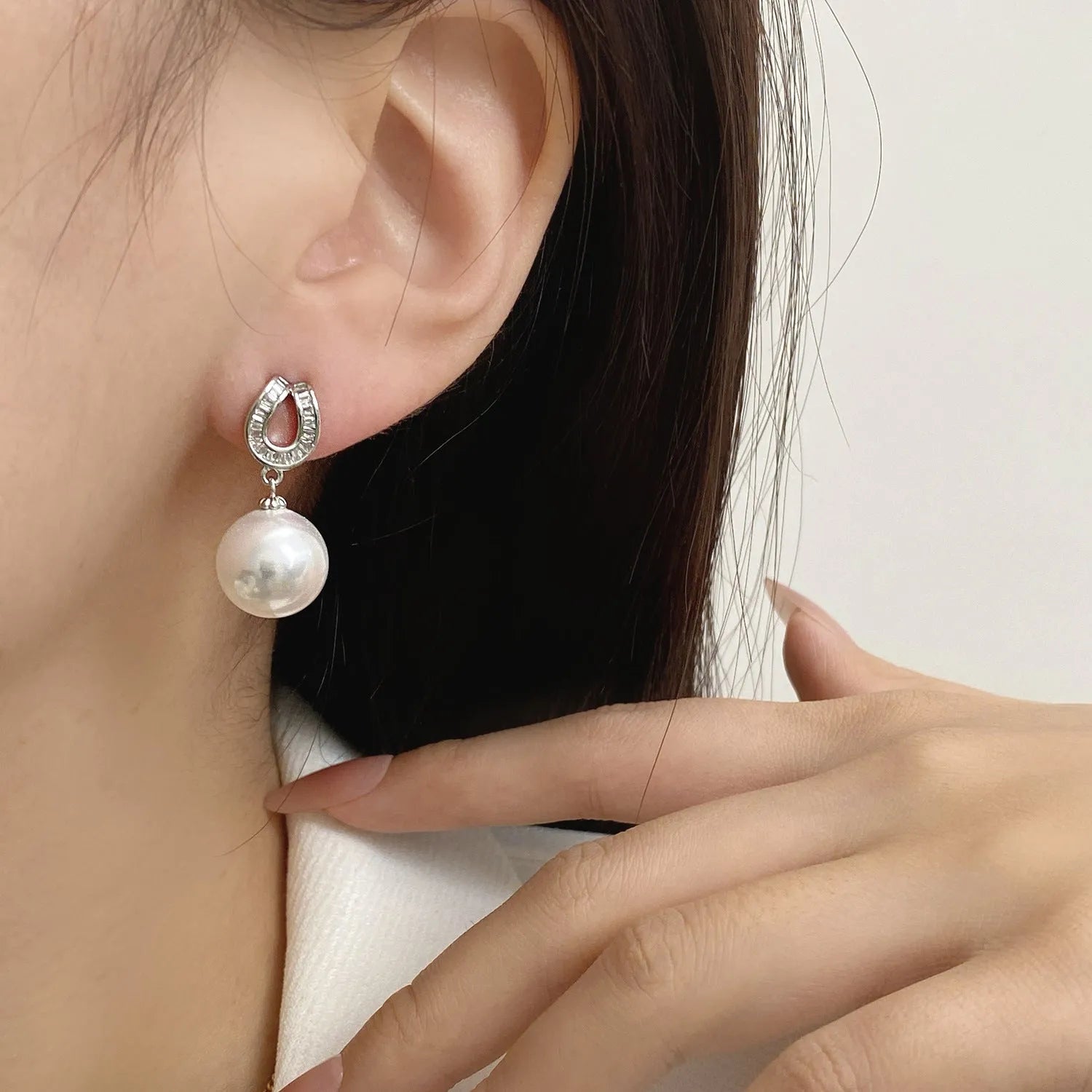 Geometric champagne pearl earrings with copper base and inlaid zircon, light luxury style, ear clip option