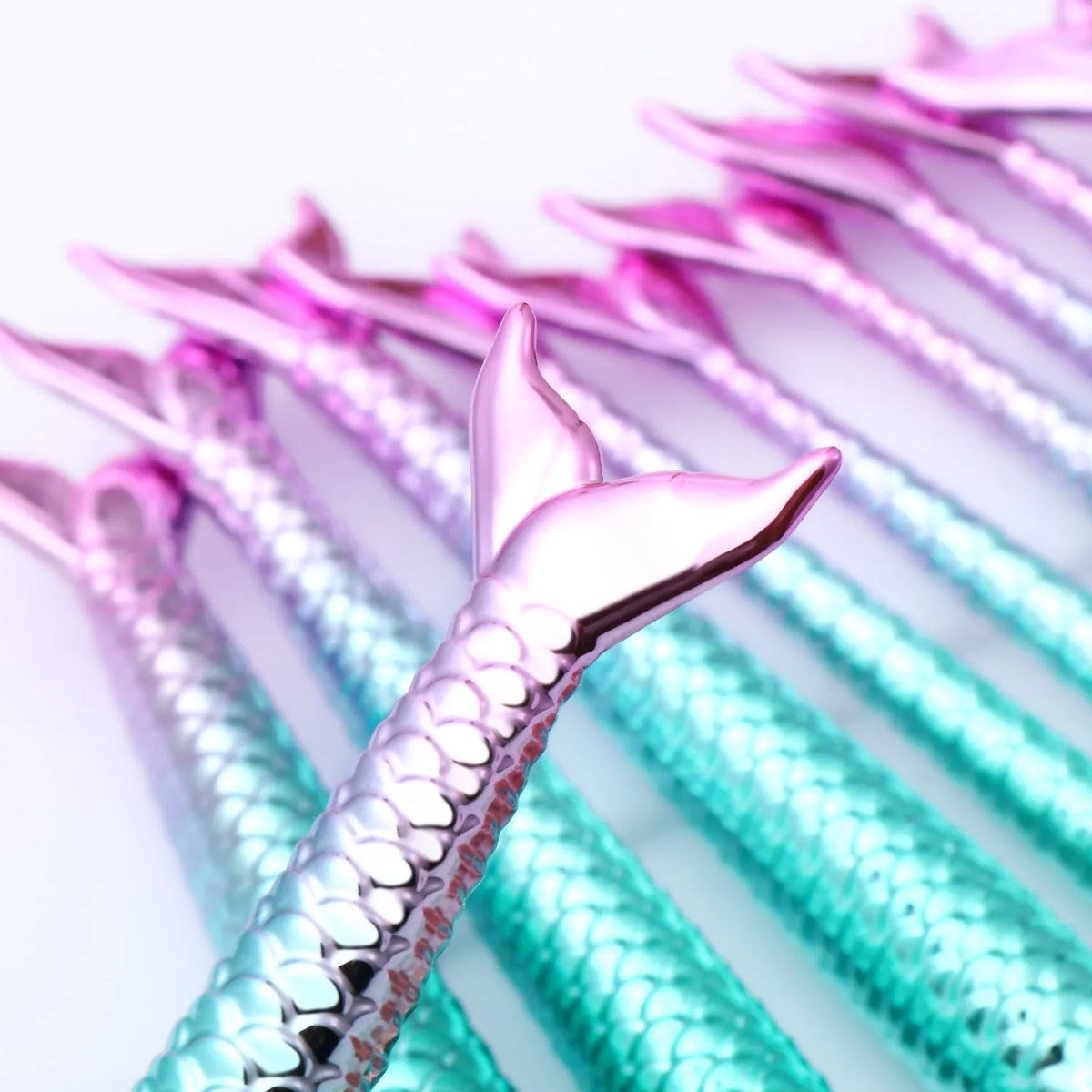 11-piece mermaid makeup brush kit with synthetic bristles, angled and tapered shapes