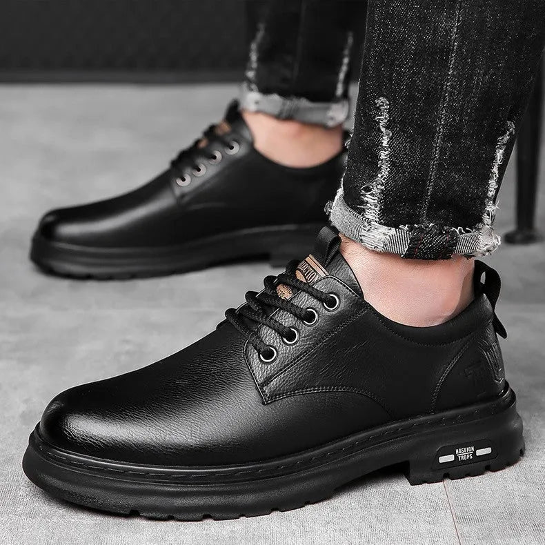 Men's retro brown casual shoes with round toe and visible stitching on artificial PU upper