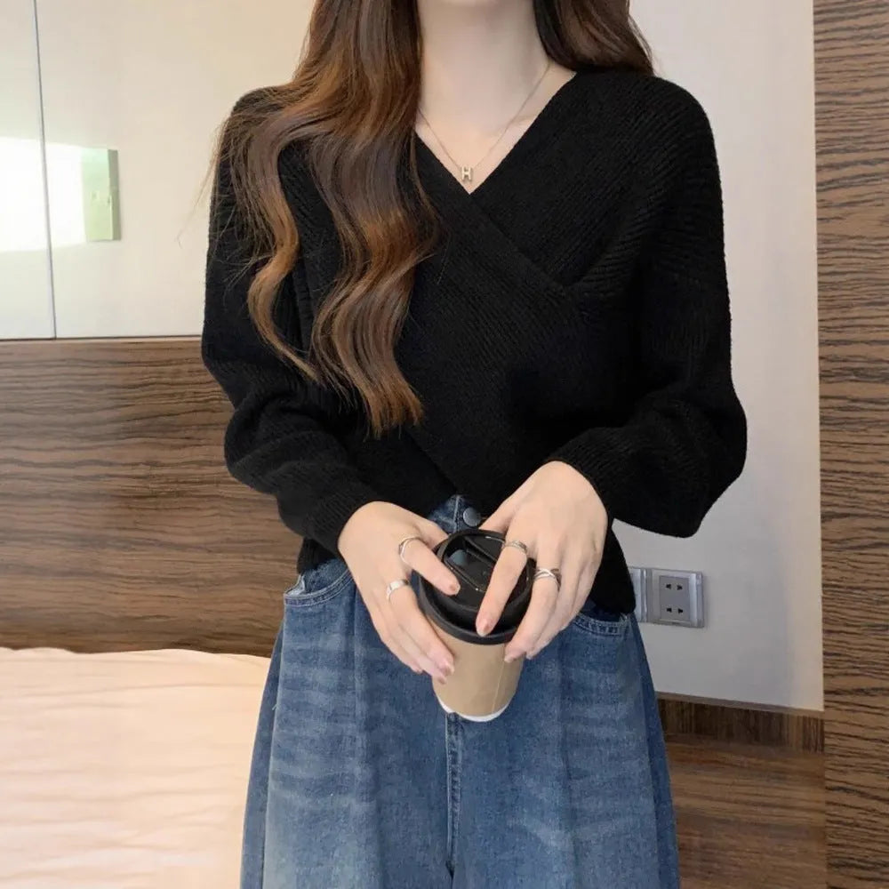 Lazy short sweater design blouse in loose fit, long sleeves, available in five colours including black and white, size S to L