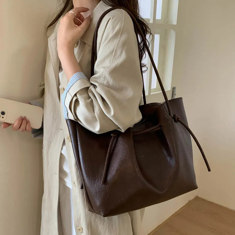 Retro easy matching shoulder commuter tote bag in PU with fold details, black colour, medium hardness