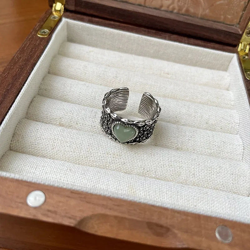 Retro heart-shaped women's ring with adjustable opening in white copper plated silver
