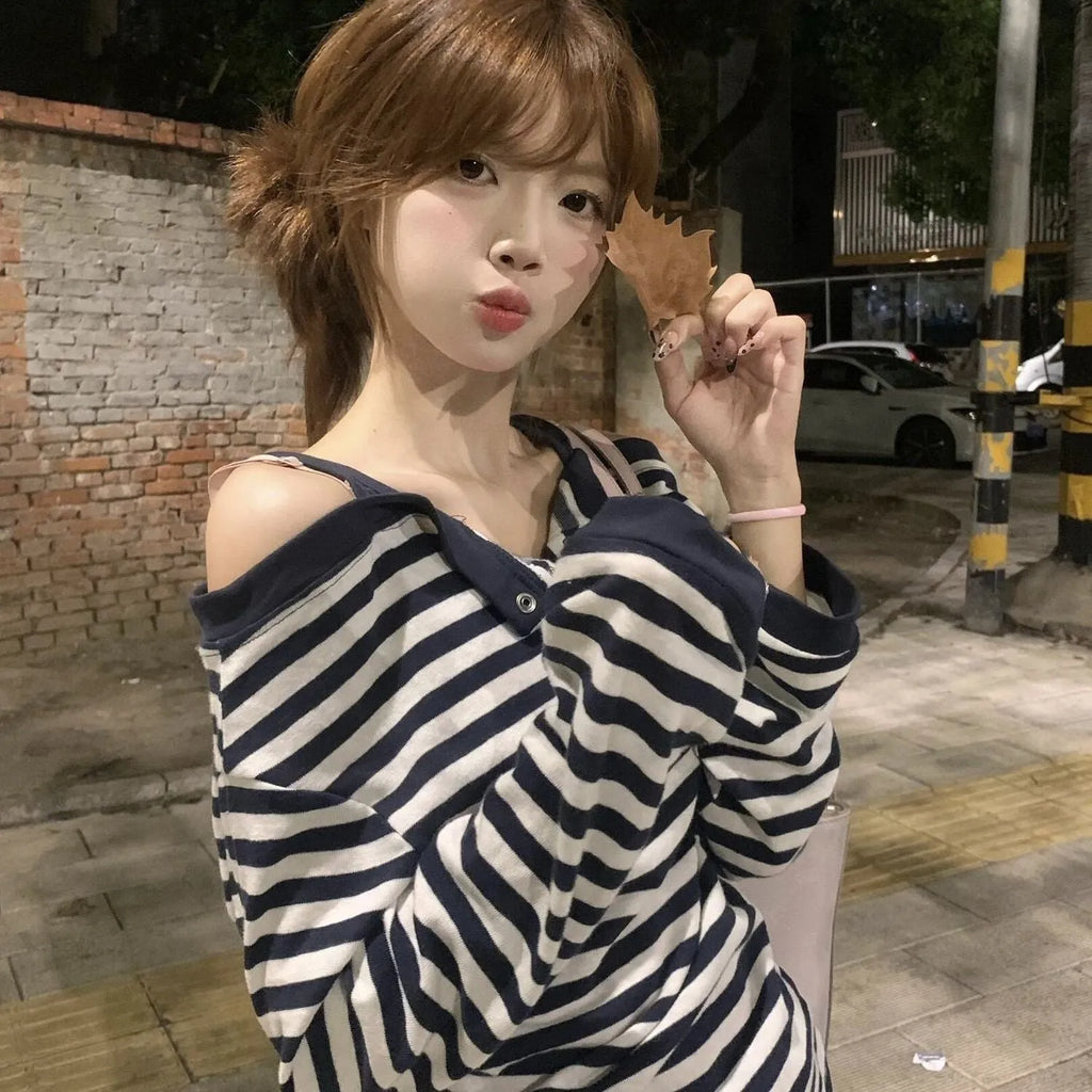 Dark blue Korean-style women's oversized long-sleeved t-shirt with striped patterns and embroidery