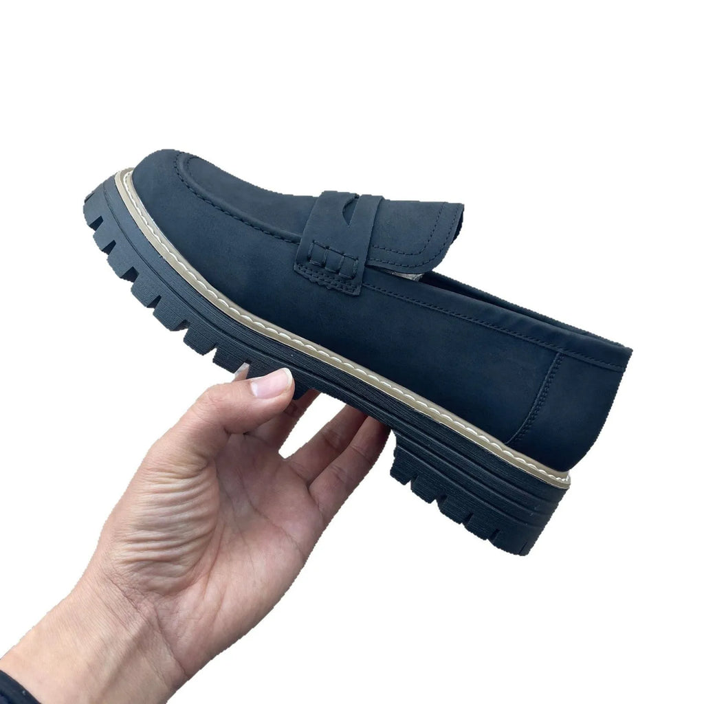 Women's plus size casual shoes in artificial PU leather with mid heel and platform sole, available in eight colours.