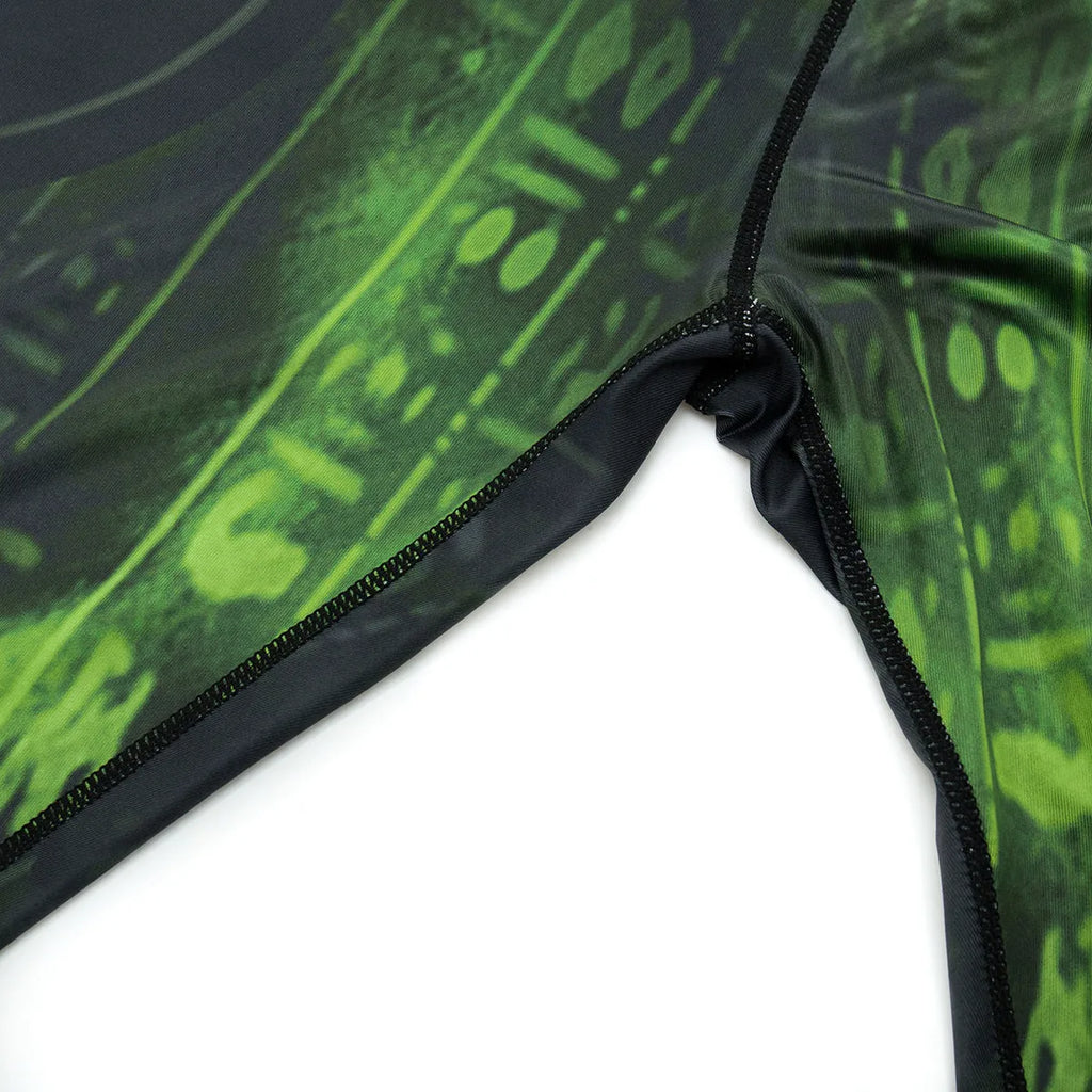 Men's stretch body-hugging sports suit top and trousers set for running and fitness.