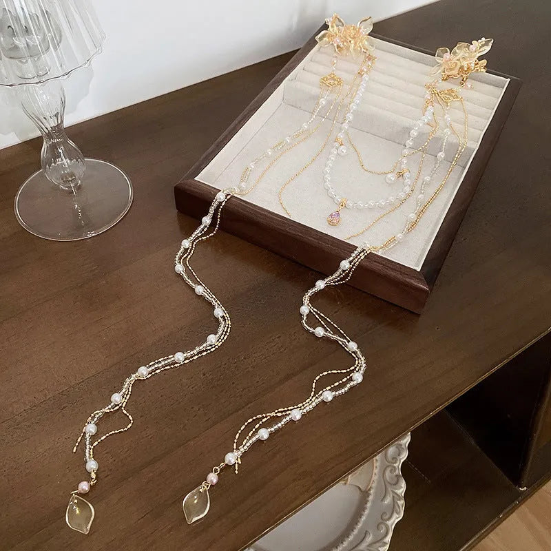 Women's acrylic hairpin with tassel shape, pearl diamond flower decoration and gold-colour grip