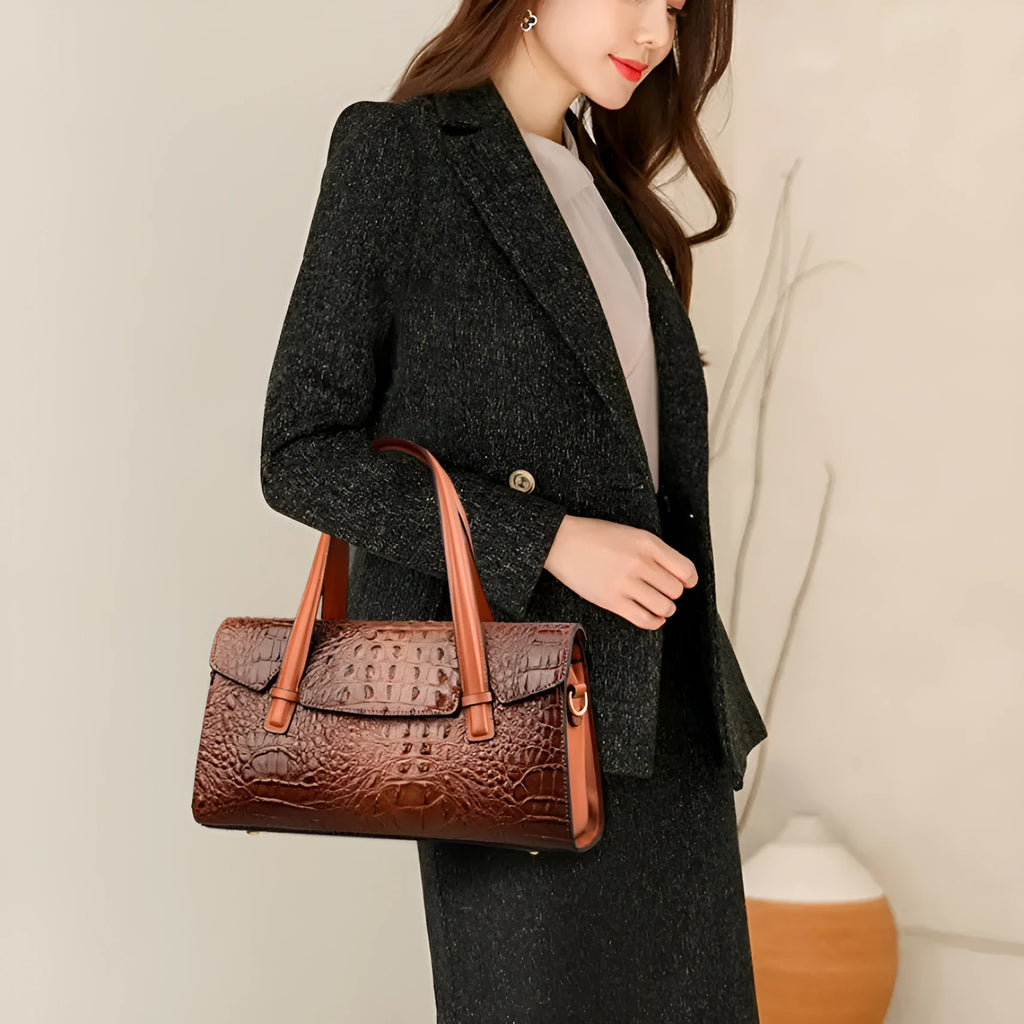 Polyester shoulder messenger bag in horizontal square shape with single strap and interior lining