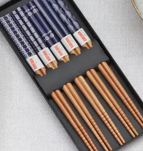Five pairs of bamboo chopsticks with Japanese lucky cat and blue patterns in gift packaging