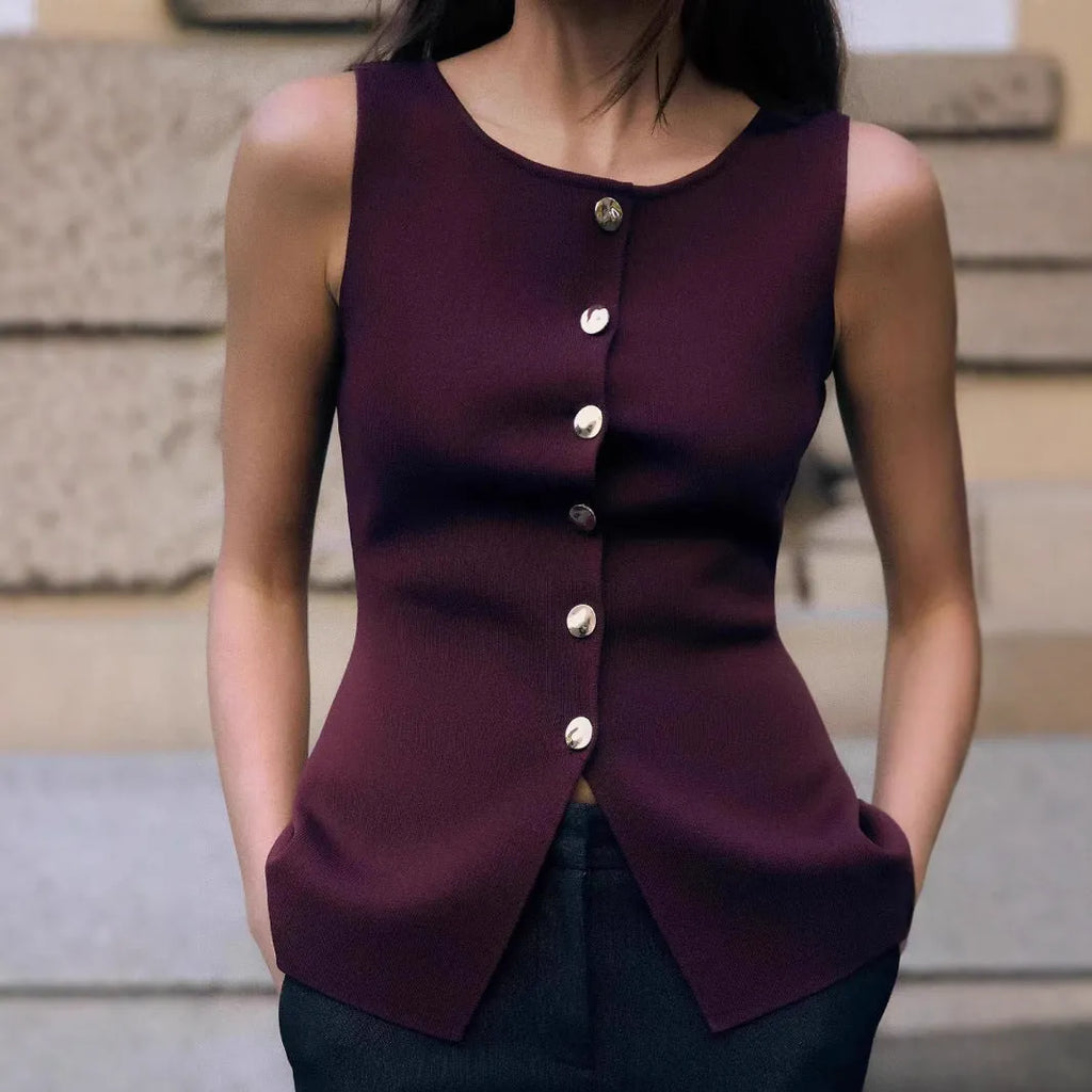 Dark red viscose sweater vest with gold buttons and 3D pattern, slim fit sleeveless design