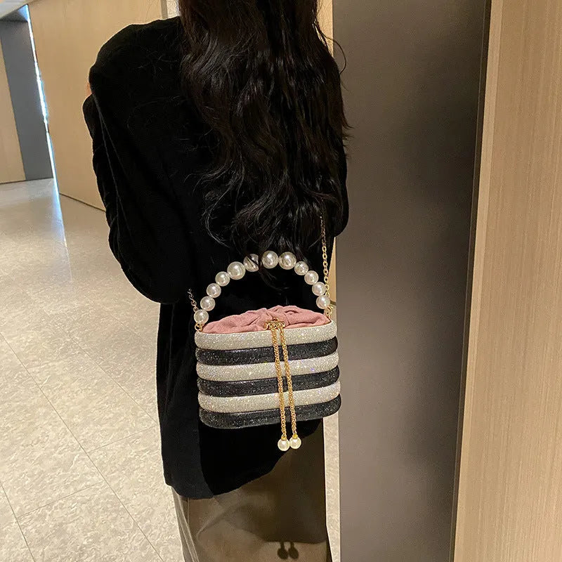 Women's pearl-embellished evening crossbody bag in European retro style with single shoulder strap